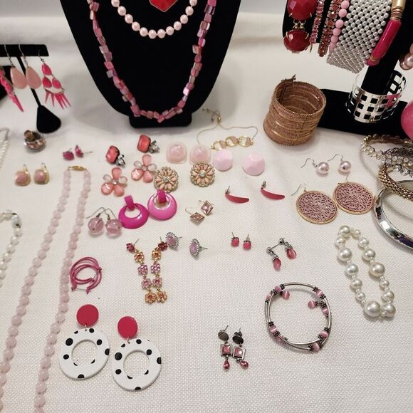 Large lot of pink mixed costume jewelry - Picture 7 of 8